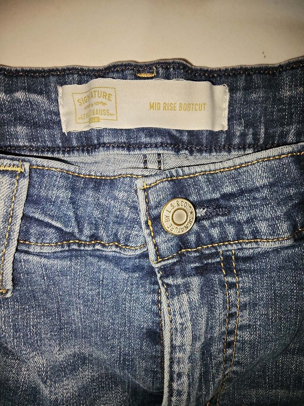 Signature by Levi Strauss & Co. Mid Rise Bootcut Jeans W33 L32